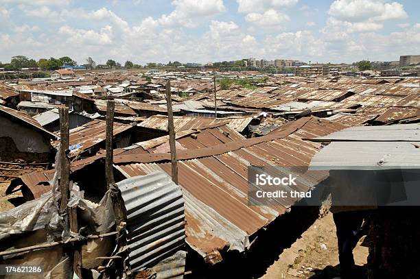 Gueto Telhados - Fotografias de stock e mais imagens de Bairro de Lata - Bairro de Lata, Dificuldade de Habitação, Enferrujado