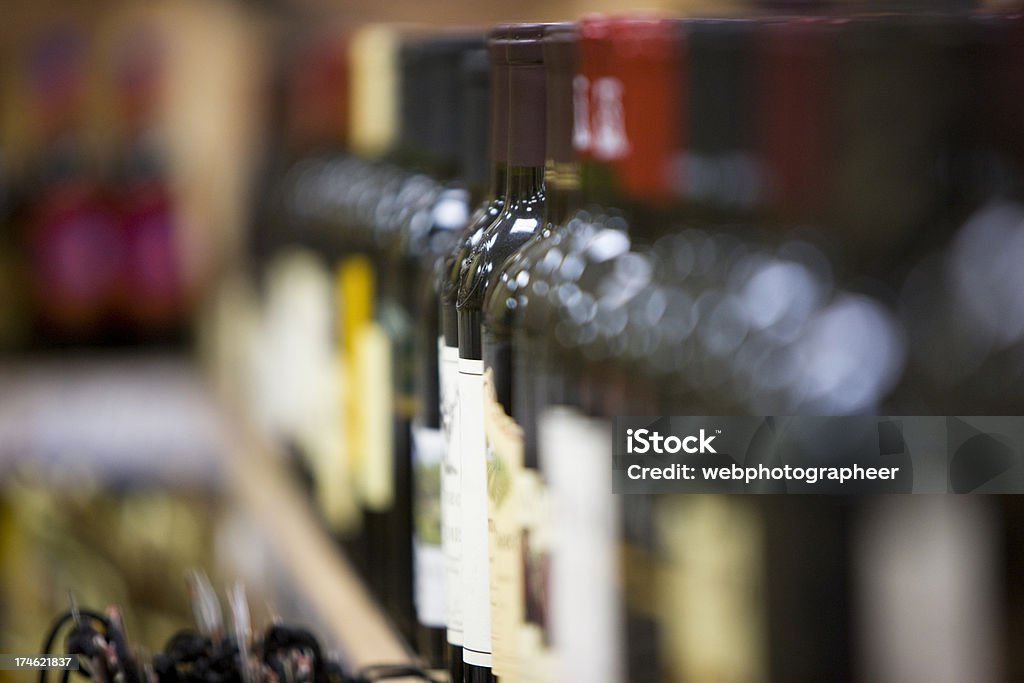 Butelek wina - Zbiór zdjęć royalty-free (Wino)