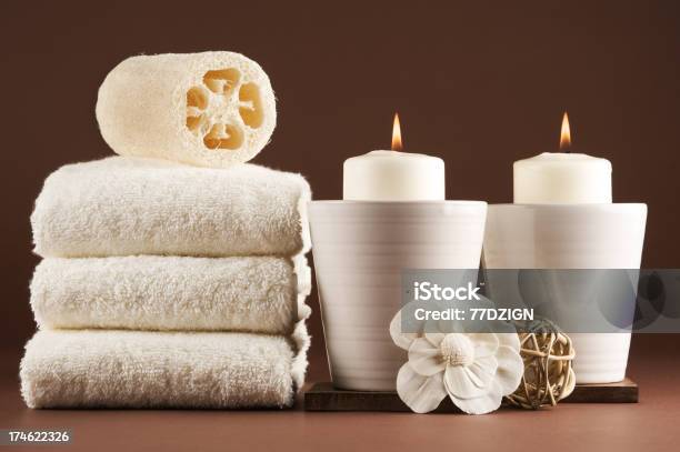 Zwei Kerze Spa Stockfoto und mehr Bilder von Aromatherapie - Aromatherapie, Bathroom, Blume
