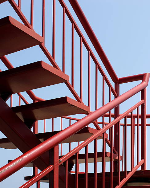 Escada de aço vermelho - fotografia de stock
