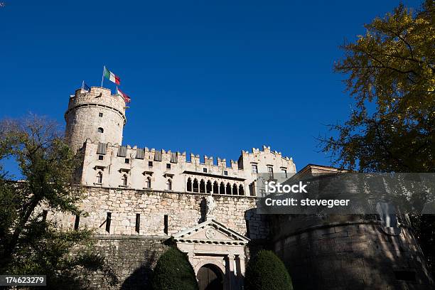 Foto de Trento Marco Castelo e mais fotos de stock de Arquitetura - Arquitetura, Bandeira, Característica arquitetônica