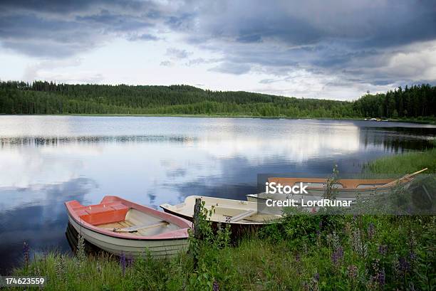 ボートの湖 - Horizonのストックフォトや画像を多数ご用意 - Horizon, からっぽ, カラフル