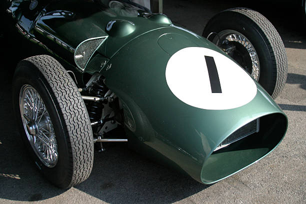 гоночный автомобиль число 1 - british racing green стоковые фото и изображения