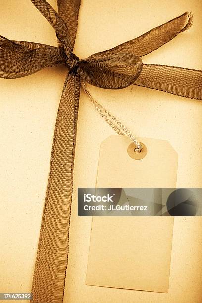 Geschenkbox Mit Label Stockfoto und mehr Bilder von Band - Band, Eingewickelt, Einwickelpapier