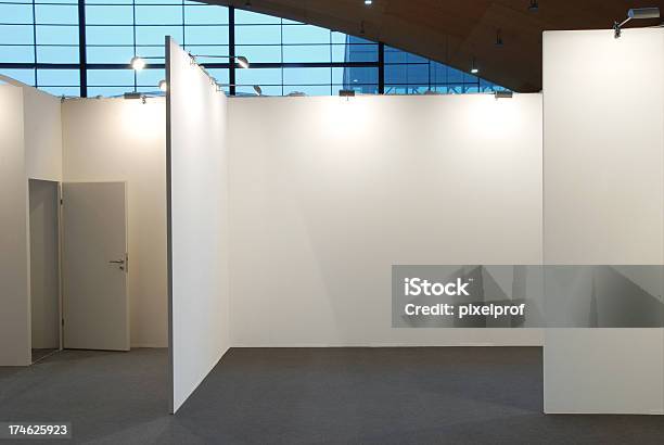 Vuoto Exhibition Hall - Fotografie stock e altre immagini di Affari - Affari, Ambientazione interna, Arte