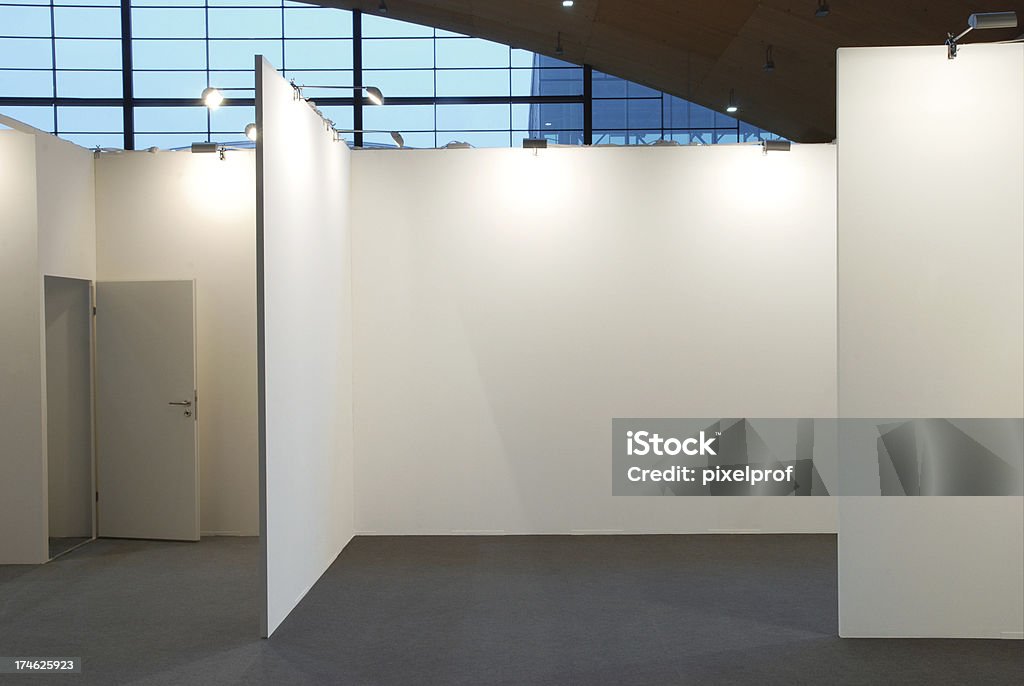 Пустой Выставочный зал - Стоковые фото Абстрактный роялти-фри
