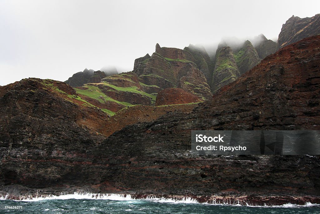 Acantilados de la costa de Na Pali - Foto de stock de Acantilado libre de derechos