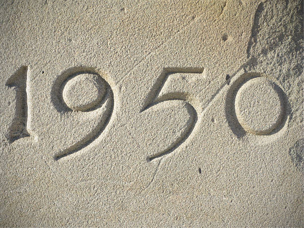 Date sculptée dans du grès, 1950 - Photo