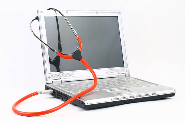 pessoal médico. - computer bug stethoscope computer problems imagens e fotografias de stock