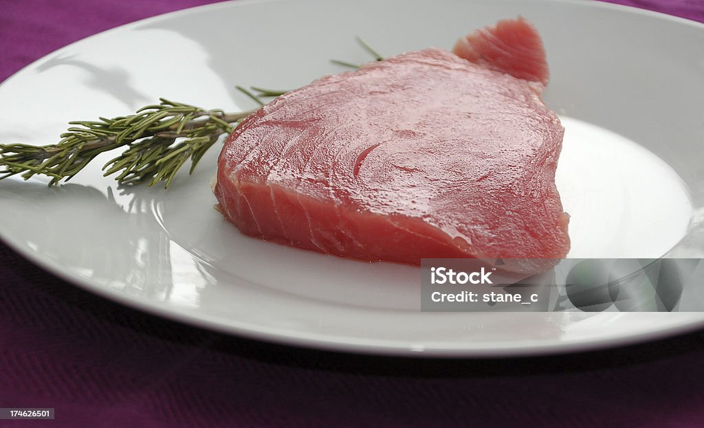 Thunfisch-steak und Rosmarin - Lizenzfrei Dicht Stock-Foto