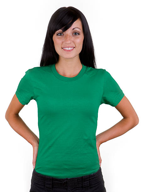 молодая женщина с пустым зеленой рубашке - green t shirt стоковые фото и изображения