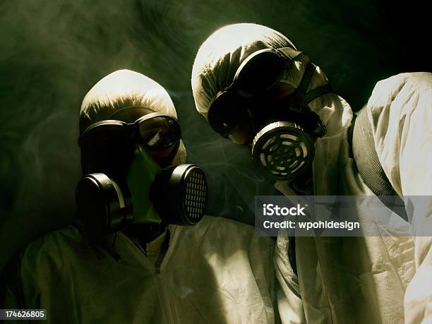 Hazardsmoke - Fotografias de stock e mais imagens de Engasgar - Engasgar, Gases, Pessoas