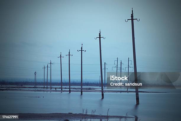 Verlassenen Power Line Stockfoto und mehr Bilder von Abstrakt - Abstrakt, Abwesenheit, Alt