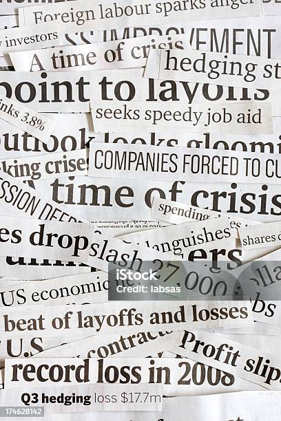 As Crises Financeiras Internacionais Colagem De Títulos De Jornais - Fotografias de stock e mais imagens de Primeira Página de Jornal