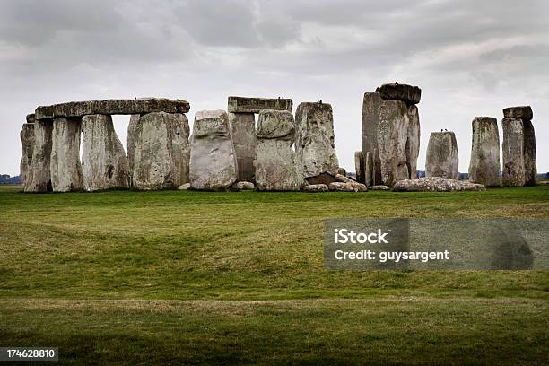 Foto de Stonehenge e mais fotos de stock de Cultura Britânica - Cultura Britânica, Cultura Europeia, Círculo