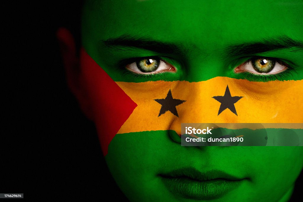 São Tomé e Príncipe bandeira menino - Foto de stock de Adolescente royalty-free