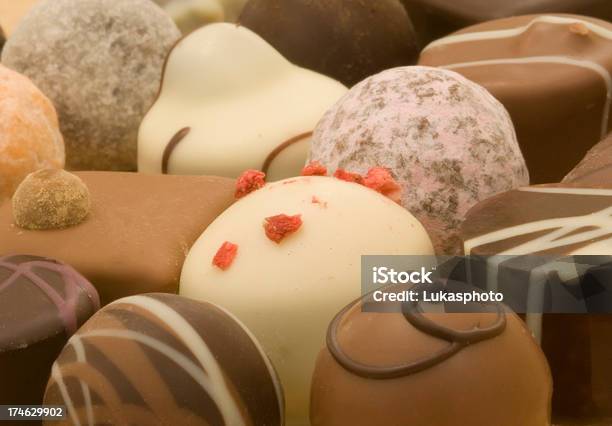 Verschiedene Feine Pralinen Stockfoto und mehr Bilder von Eleganz - Eleganz, Fotografie, Horizontal