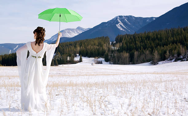 Femme avec un parapluie vert - Photo