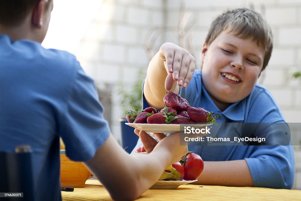 Infância alimentação saudável - Foto de stock de Criança royalty-free