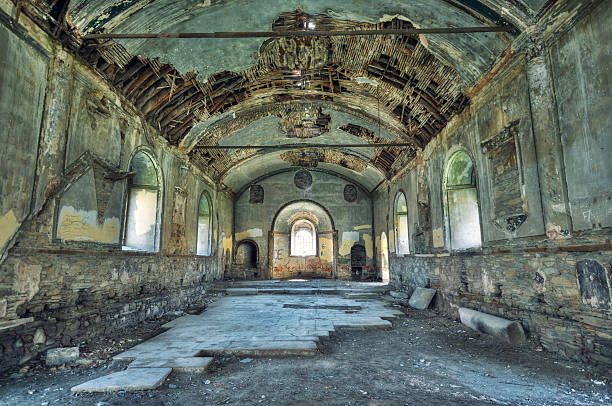 istock Abondoned And Ruined Building 174630995