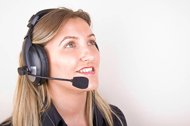 rappresentante del call-center - white collar worker global communications side view headset foto e immagini stock