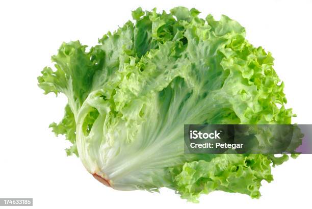 Salat Stockfoto und mehr Bilder von Blatt - Pflanzenbestandteile - Blatt - Pflanzenbestandteile, Fotografie, Freisteller – Neutraler Hintergrund