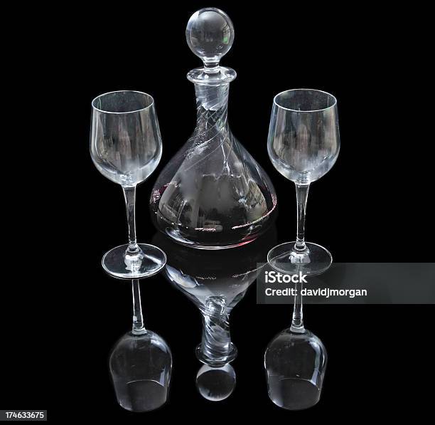 デカンターでレッドワインとグラス - アルコール飲料のストックフォトや画像を多数ご用意 - アルコール飲料, カットアウト, ガラス