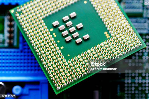 Chip - Fotografias de stock e mais imagens de Circuito Integrado de Computador - Circuito Integrado de Computador, Ciência, Componente Elétrico