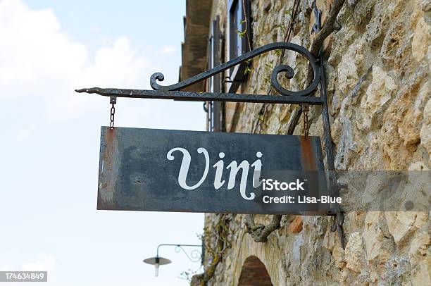 와인 슈토레 팻말 Tuscany 이탈리아 골동품에 대한 스톡 사진 및 기타 이미지 - 골동품, 매달기, 주류 상점