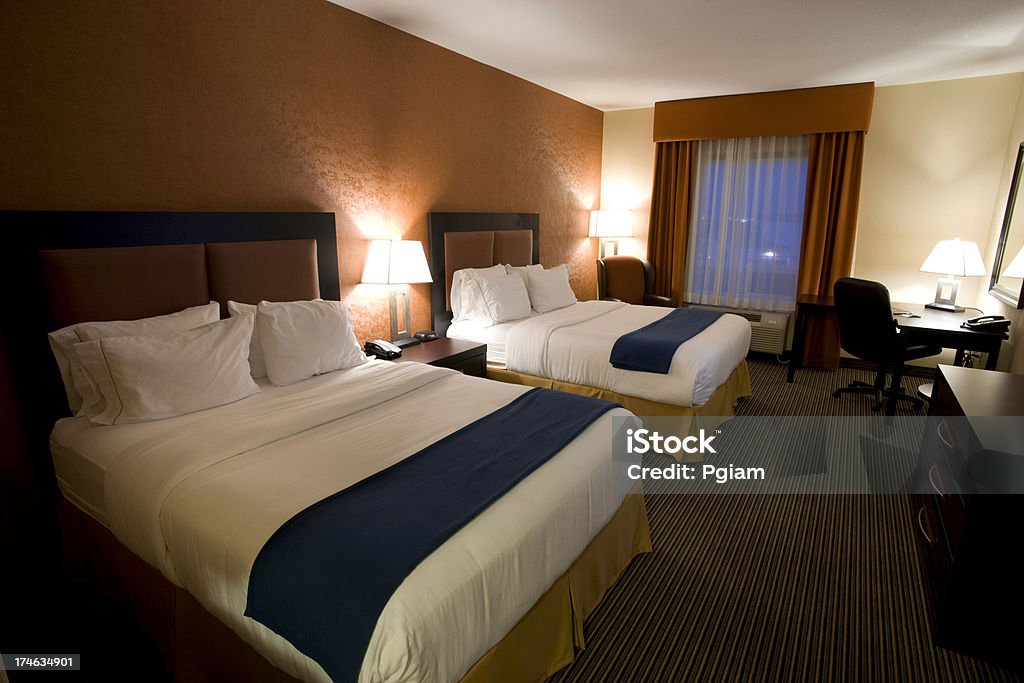 interior de Quarto de Hotel - Royalty-free Almofada - Roupa de Cama Foto de stock