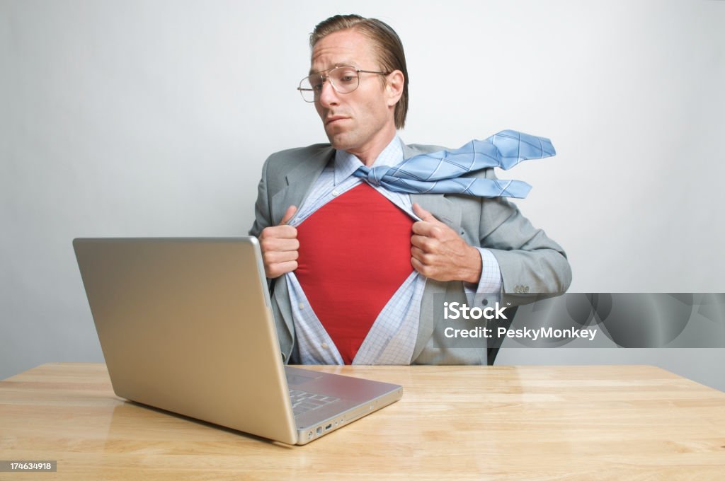 Super Trabalhador de Super-herói homem de negócios com a mesa resgate - Foto de stock de Super-herói royalty-free