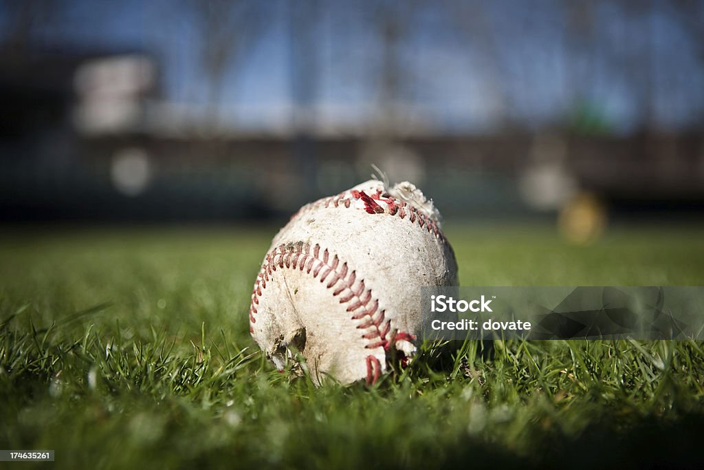 Tattered de béisbol - Foto de stock de Béisbol libre de derechos