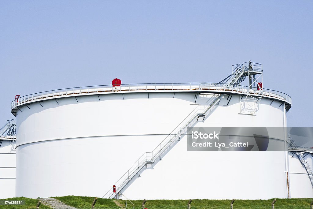 Réservoir de stockage de pétrole - Photo de Alimentation électrique libre de droits