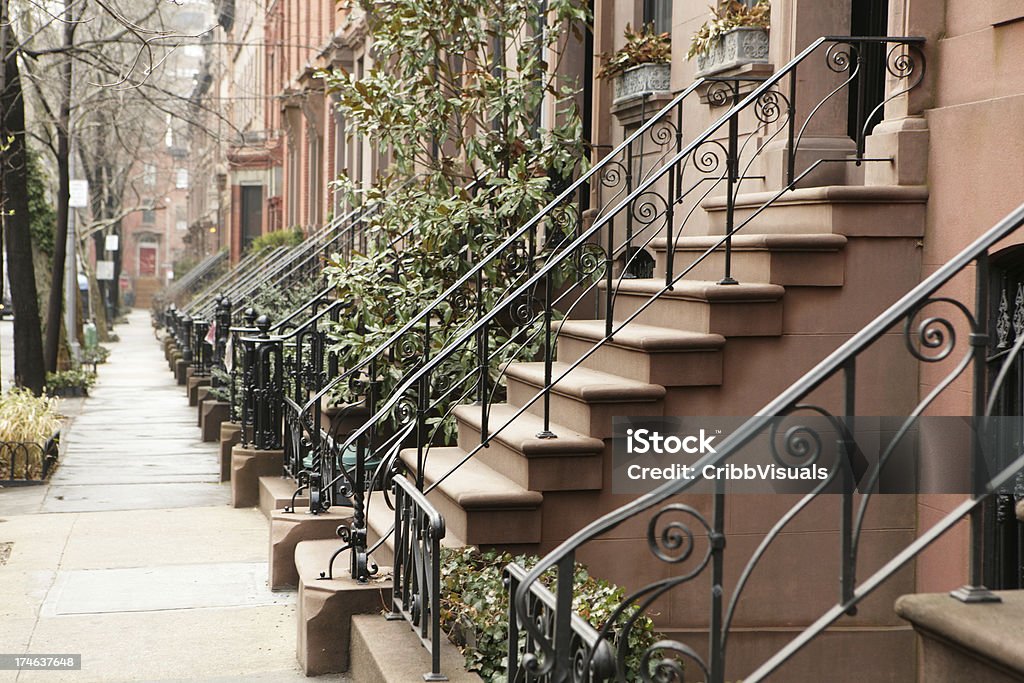 Brooklyn centro storico di case in pietra arenaria e Stoops - Foto stock royalty-free di Brooklyn Heights