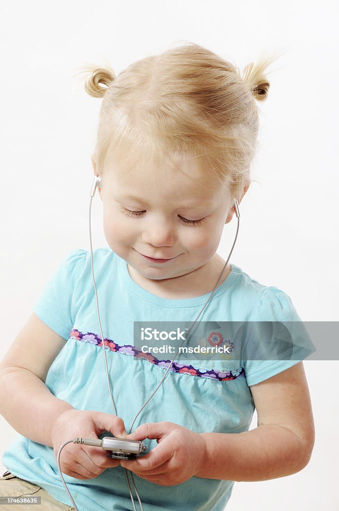 Dziecko z odtwarzaczem MP3 - Zbiór zdjęć royalty-free (2-3 lata)
