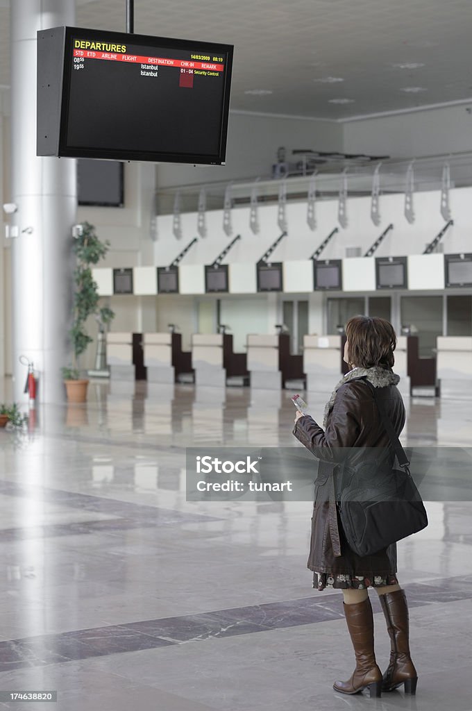 Femme à l'aéroport - Photo de Adulte libre de droits