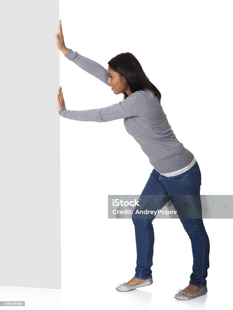 Jovem mulher empurrando a Placa de manifestação - Royalty-free Empurrar - Atividade Física Foto de stock