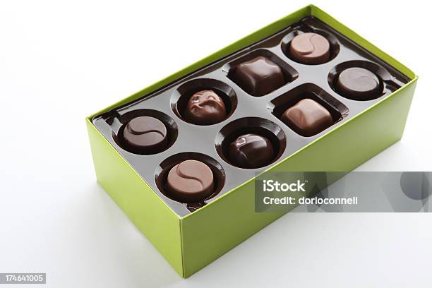 Caixa De Chocolate - Fotografias de stock e mais imagens de Caixa - Caixa, Chocolate, Comida