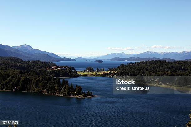 Llao Llao Hotel E Resort Di Bariloche - Fotografie stock e altre immagini di Acqua - Acqua, Albergo, Ambientazione esterna