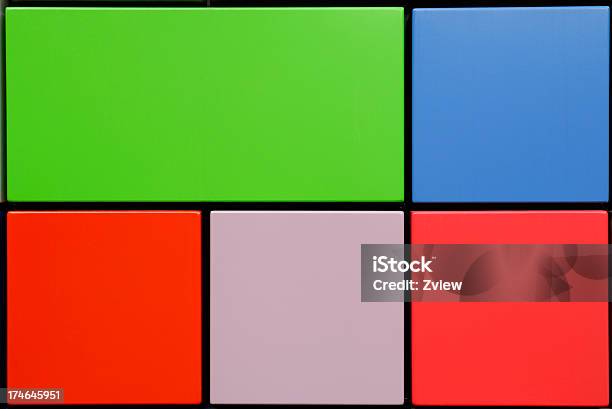 Foto de Seção De Parede Colorida e mais fotos de stock de Bloco - Bloco, Cinco Objetos, Quadrado - Formato Bidimensional