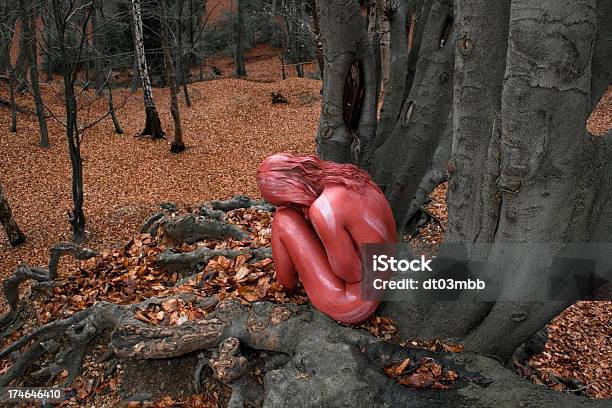 Herbst Nymphe Stockfoto und mehr Bilder von Frauen - Frauen, Nackt, Sitzen