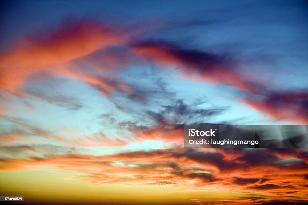 orange Wolken Sonnenuntergang der Dämmerung - Lizenzfrei Abenddämmerung Stock-Foto