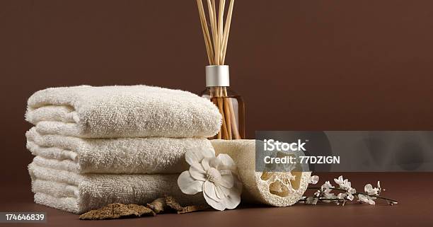 Brown Spaszene Hintergrund Stockfoto und mehr Bilder von Aromatherapie - Aromatherapie, Blume, Duftend
