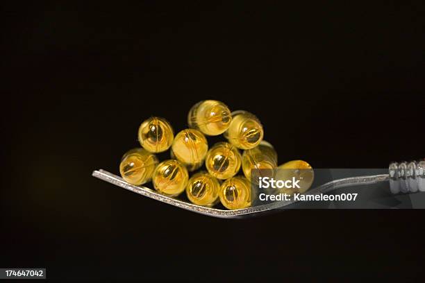 Gele Amarelo Cápsulas - Fotografias de stock e mais imagens de Alimentação Saudável - Alimentação Saudável, Amarelo, Colorido