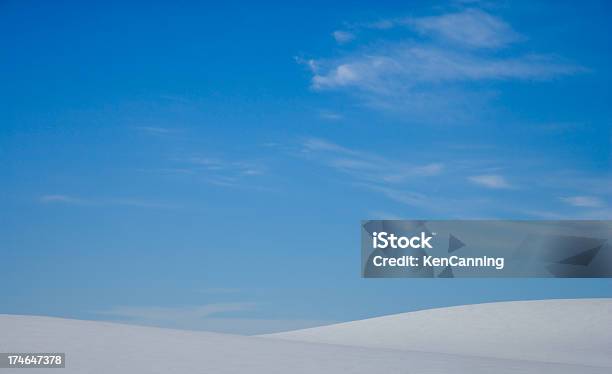 薄い雪の丘 - うっすらとしたのストックフォトや画像を多数ご用意 - うっすらとした, アイダホ州, カラー画像