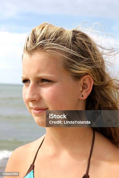 Foto de Teen Na Praia e mais fotos de stock de 14-15 Anos - 14-15 Anos, Adolescente, Adolescentes Meninas