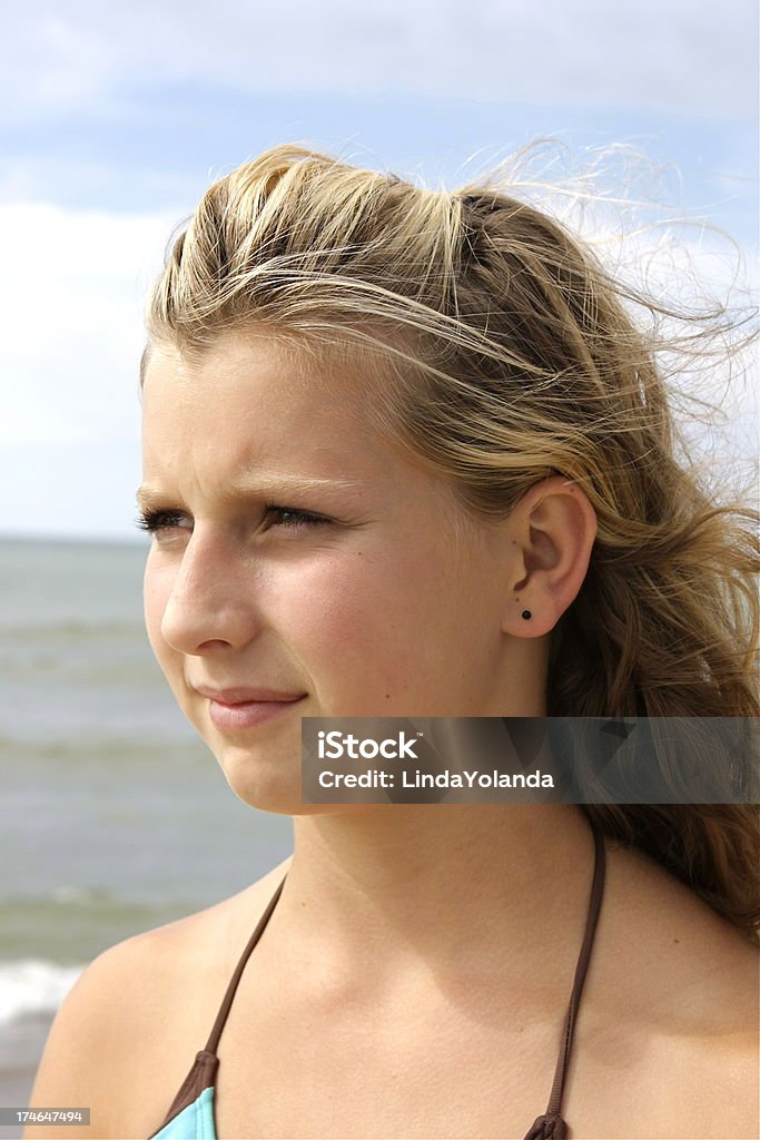 Teen на пляже - Стоковые фото 14-15 лет роялти-фри