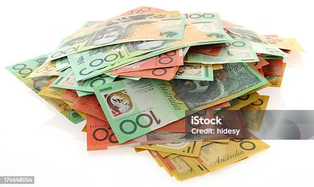 Куча Банкнот — стоковые фотографии и другие картинки Сложенное стопкой - Сложенное стопкой, Куча, Австралийская валюта