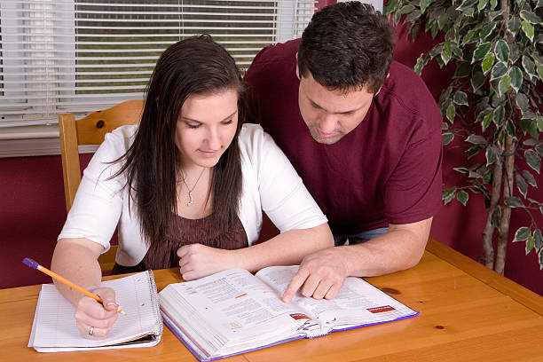 estudiar - male1 fotografías e imágenes de stock