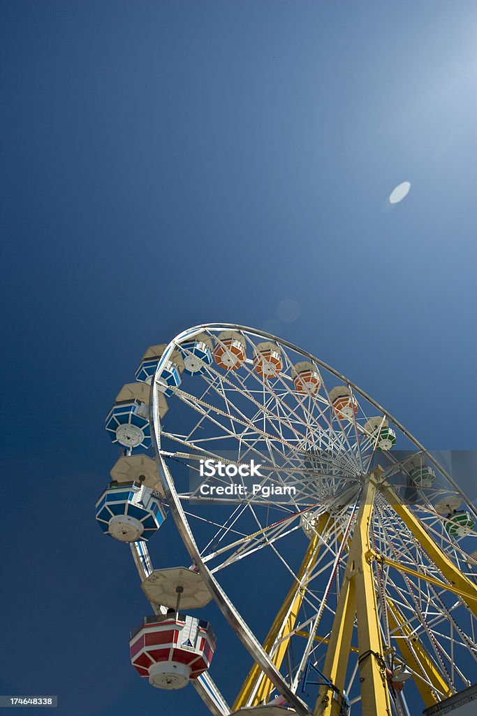 Arco di una ruota panoramica - Foto stock royalty-free di Ambientazione esterna